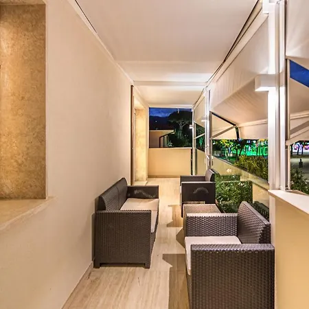Sea Holidays Apartment *